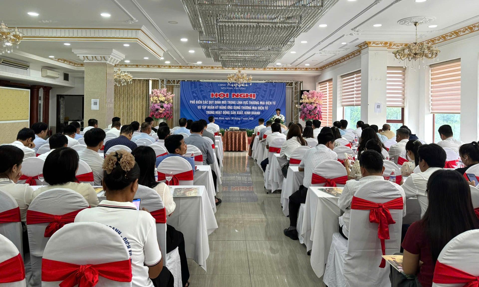 Ninh Bình cập nhật quy định mới về thương mại điện tử, thúc đẩy chuyển đổi số địa phương
